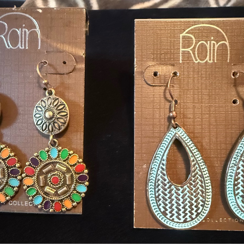 Rains Multicolor And Silver Earrings Set 13$